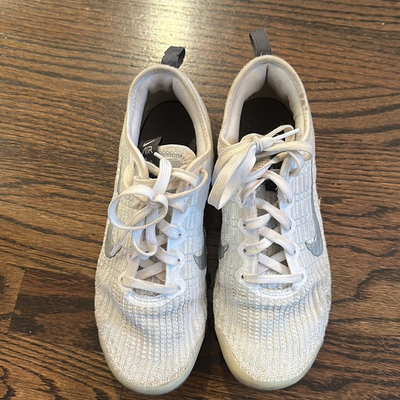 Platinum vapor max shoes youth 5.5 women’s 7 - Picture 2 of 3